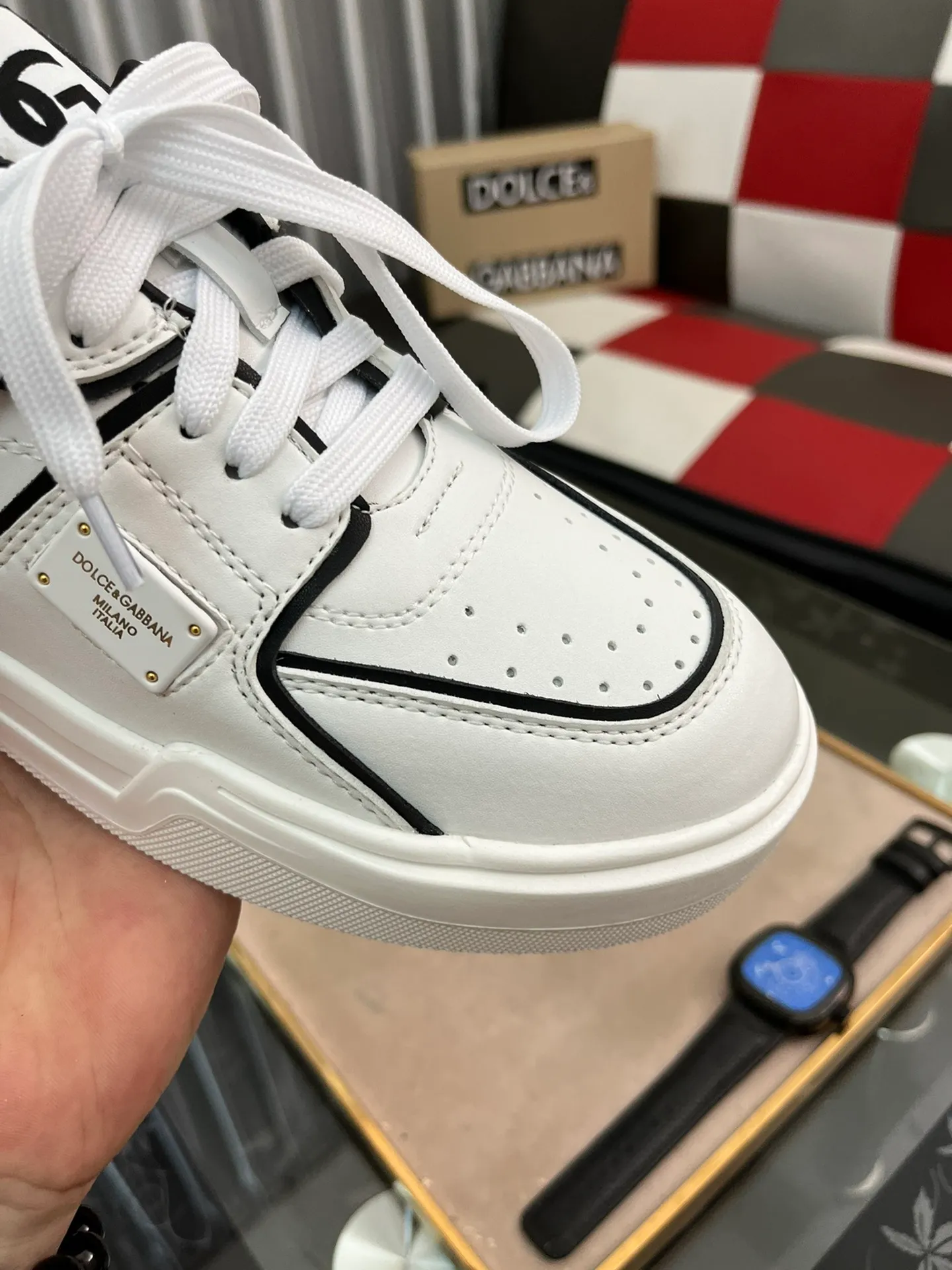 Ex-factory price 480⌚️⌚️DG Men's latest spring and summer 2022, this year's main style, there is no one of them. Super popular and handsome casual shoes. This style inherits the D family's always a little exaggerated yet fashionable style. Exquisite workmanship 🔸Many people love the use of silk cowhide, silk sheepskin lining, [strong][strong][strong] 🔸[strong][strong][strong], a perfect interpretation of the latest inspiration for shoes Classic and fashion are integrated, luxury dream surpasses fashion and high-end quality 💪💪Rubber outsole Size: 38-45, 5⃣️ colors available